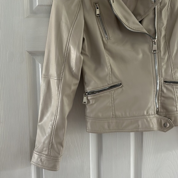 Leather jacket - Picture 3 of 7